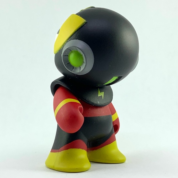 kidrobot Capcom Megaman Elec Man vinyl figure 3” 2015 Mini Series ElectMan Robot - Picture 8 of 13